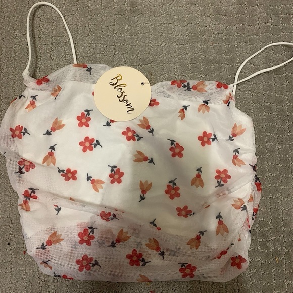 Tops - Floral crop top